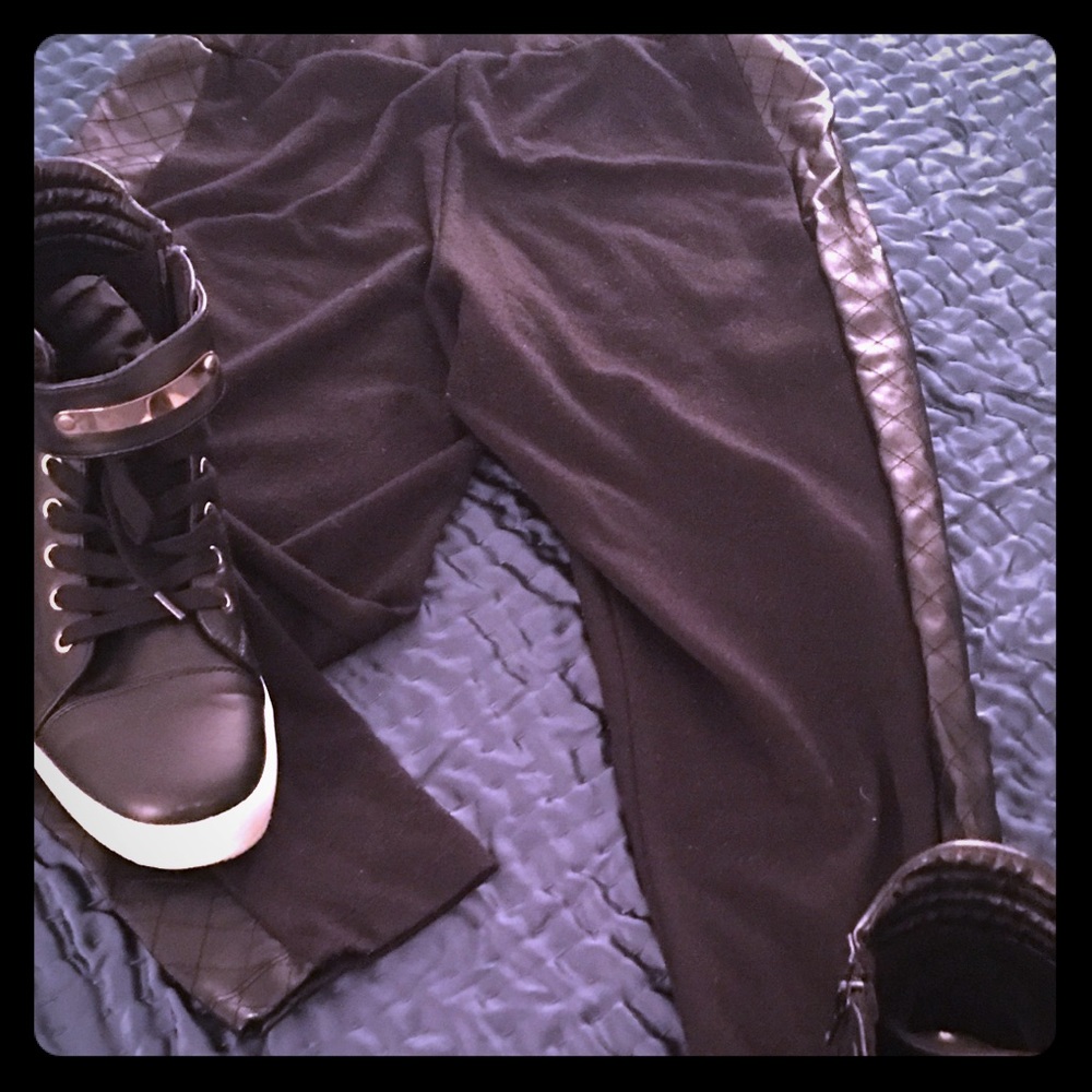 Black leggings with Faux Leather Side Strip